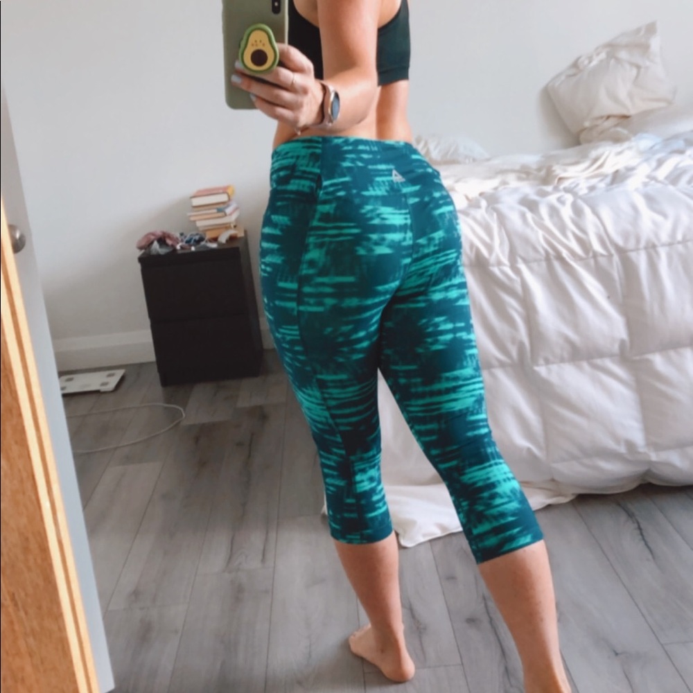 Medium High Rise Reebok Paint Crops - Picture 5 of 14